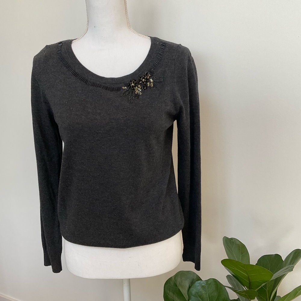 💖HOST PICK💖 NWT Ann Taylor LOFT Dark Gray Top with Beaded Floral Accent